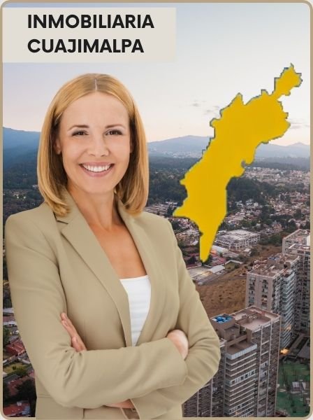 Una mujer sonriente con los brazos cruzados, vestida de traje, posa frente a un mapa resaltado de Cuajimalpa. En la parte superior del mapa se encuentra el texto "INMOBILIARIA CUAJIMALPA